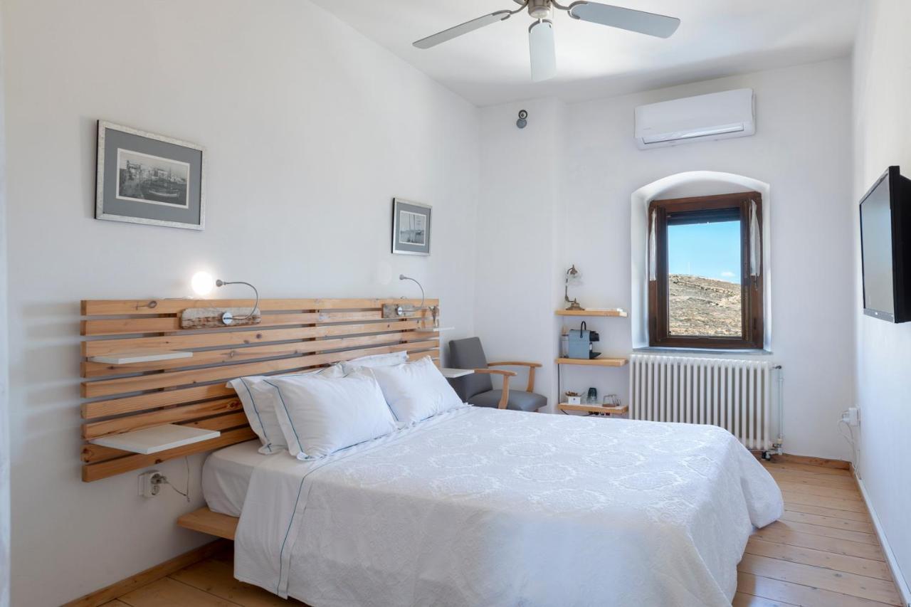 Wind Tales Hotel Ermoupoli Exterior photo